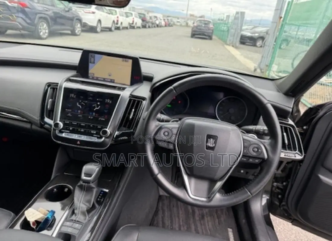 Toyota Crown 2018 Black