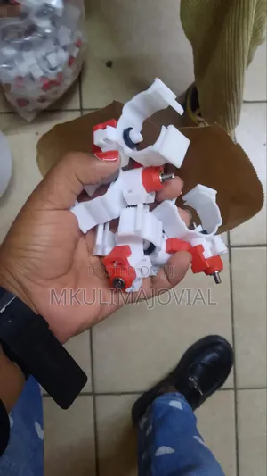 White Nipple Drinkers for Poultry (Automatic)