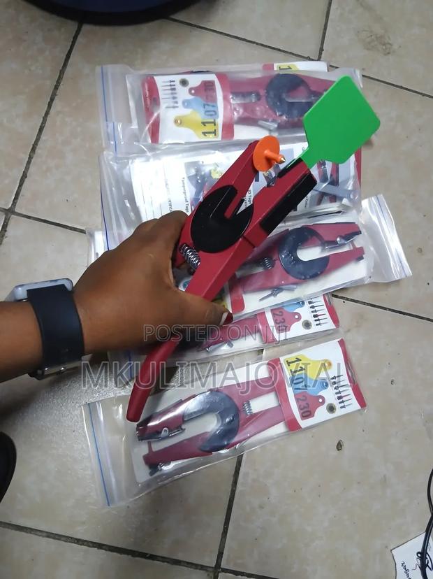 Quick Press Animal Ear Tagging Pliers - main view