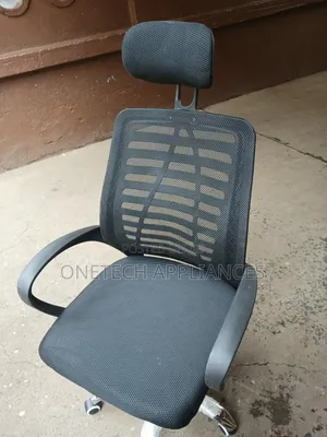 High-Back Ergonomic Office Chair With Headrest