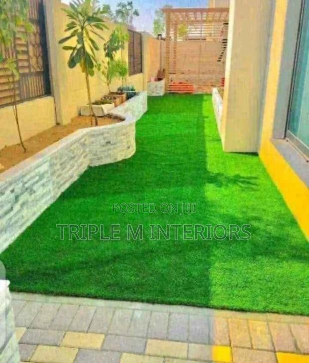 Create a Relaxing Dream Compound With Green Turf Carpet