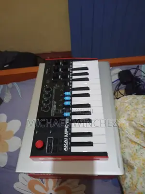 Akai MPK Mini Midi Piano