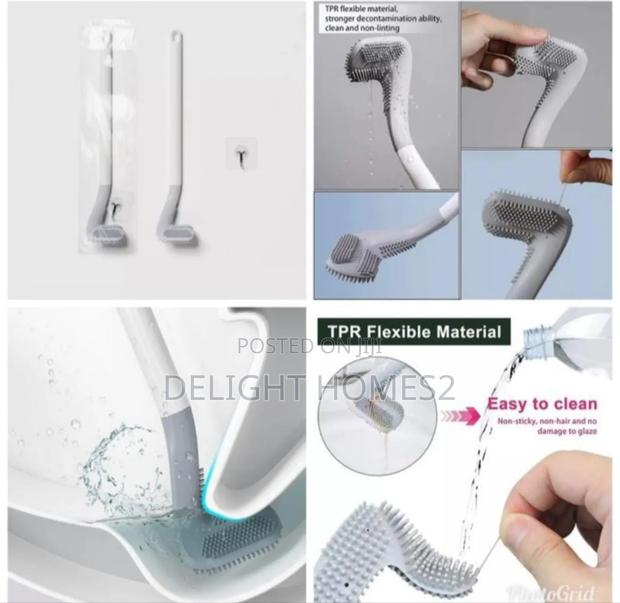 Toilet Brush With a Golf-Shaped_dav