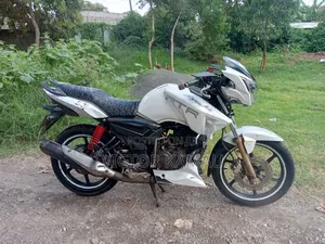 TVS Apache 180 RTR 2022 White