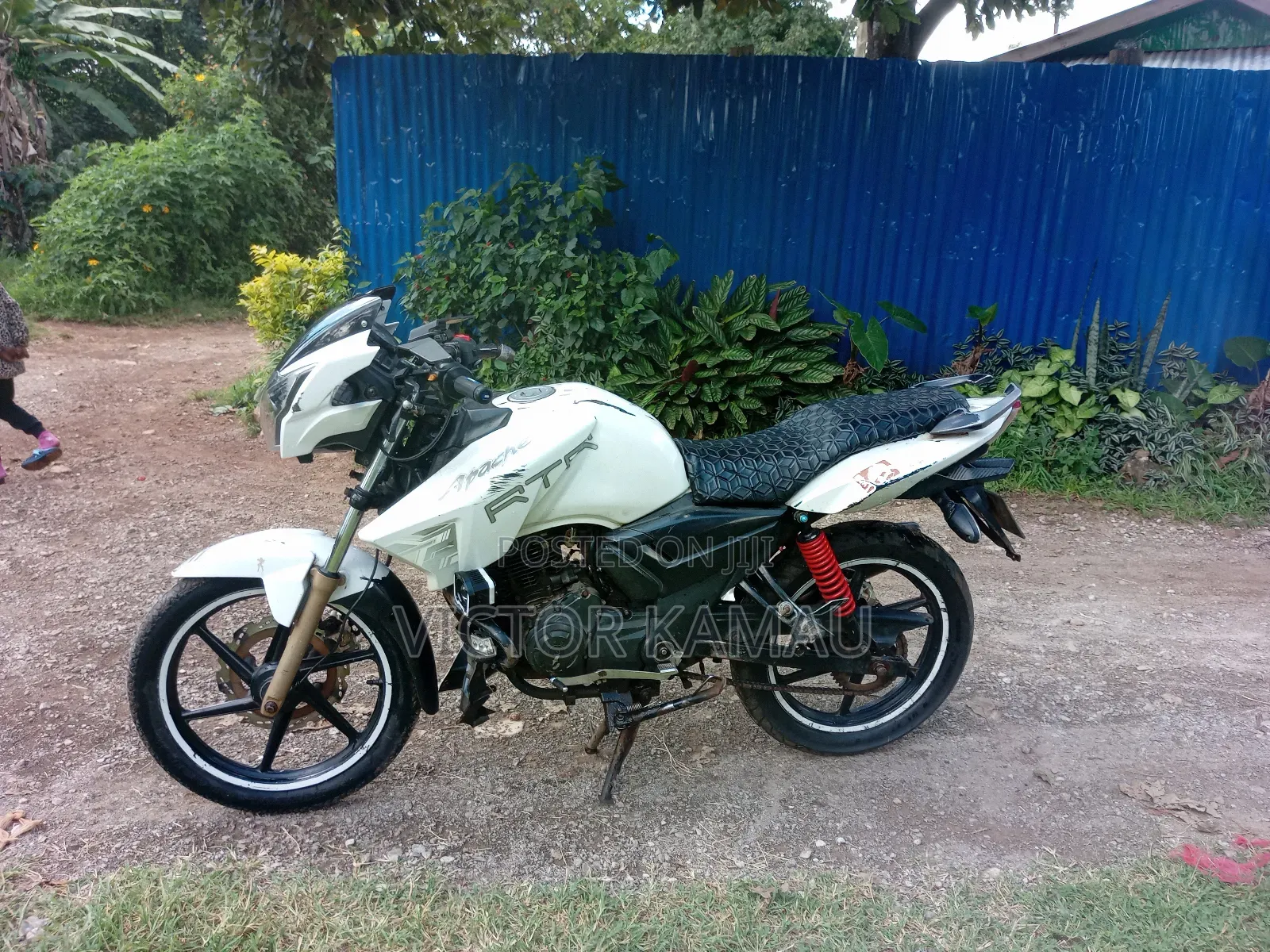 TVS Apache 180 RTR 2022 White
