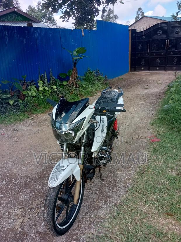 TVS Apache 180 RTR 2022 White - thumbnail 6