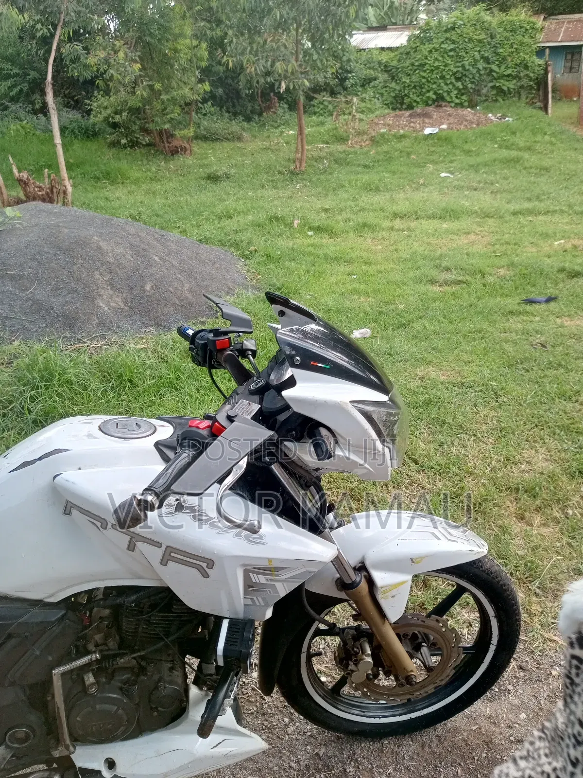 TVS Apache 180 RTR 2022 White