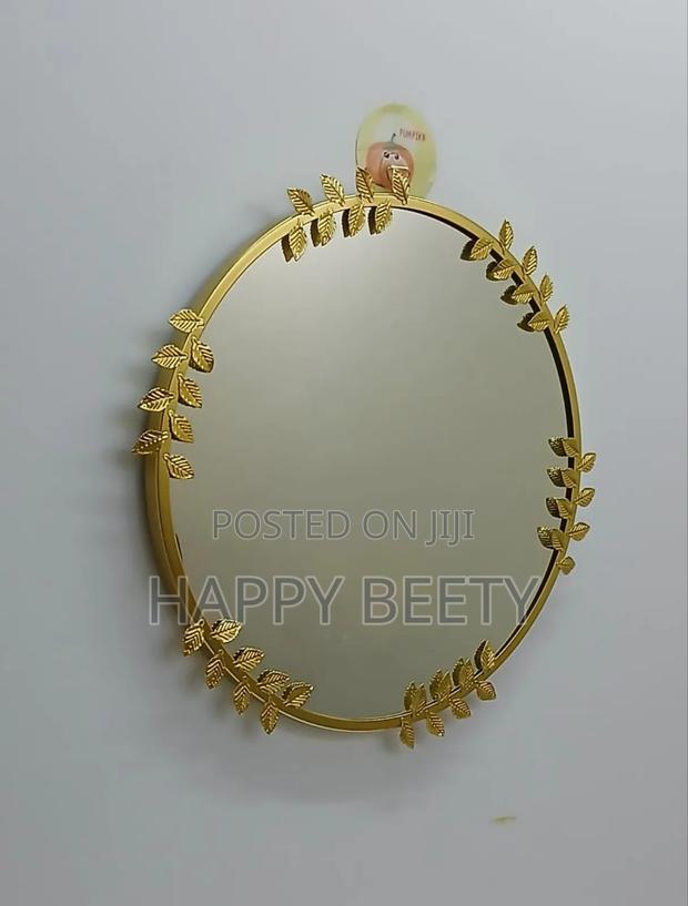 *Decorative Round Shaped Mirror
