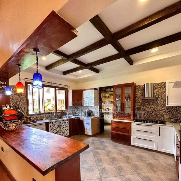 7bdrm Mansion in Ridgeways for sale - thumbnail 5