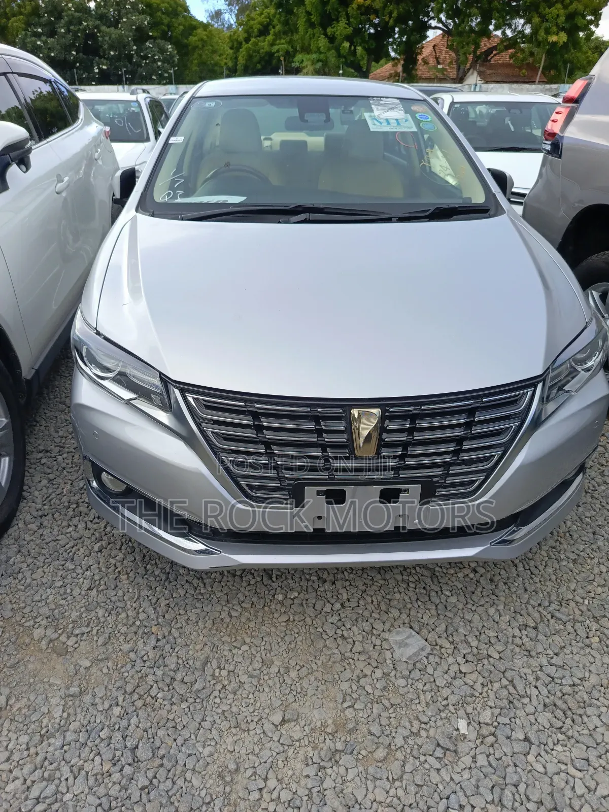 Toyota Premio 2019 Silver