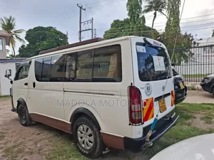 Toyota HiAce 2012 White