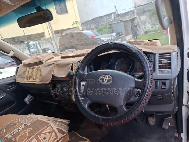 Toyota HiAce 2012 White - thumbnail 6