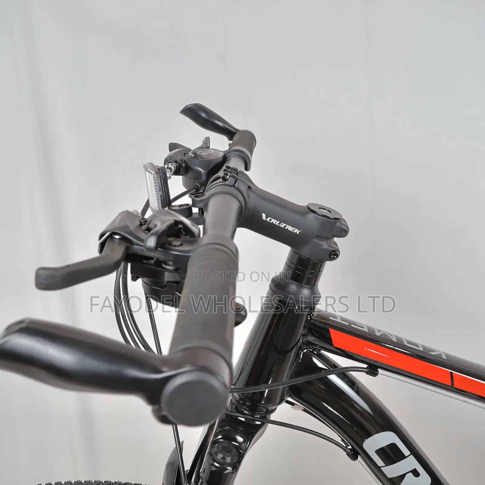 Cruztrek Komet Mountain Bike Size 26 – 21-Speed,