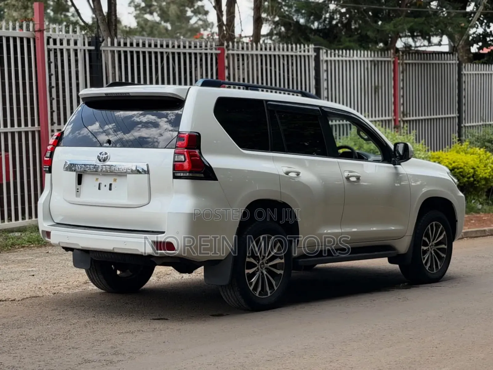 Toyota Land Cruiser Prado 2019 Off white