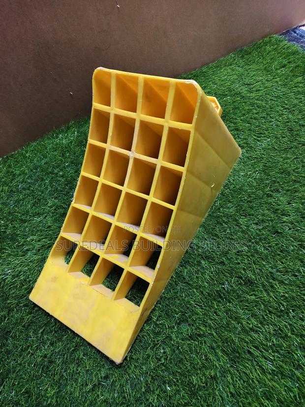 Plastic Wheel Chocks - thumbnail 2