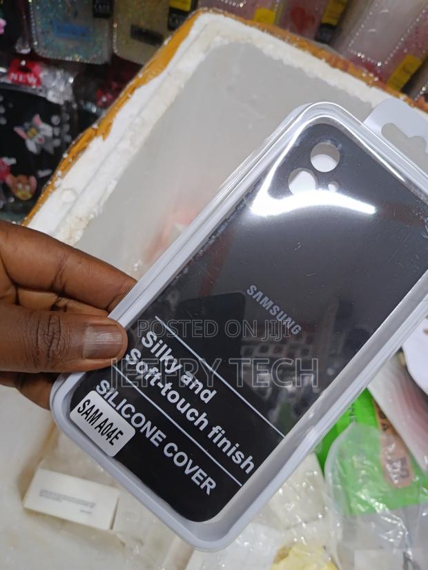 Black Silicone Cover Case for Samsung Galaxy A04e Smartphone. - thumbnail 2