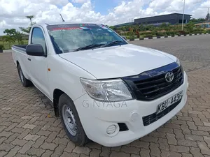 Toyota Hilux 2012 White