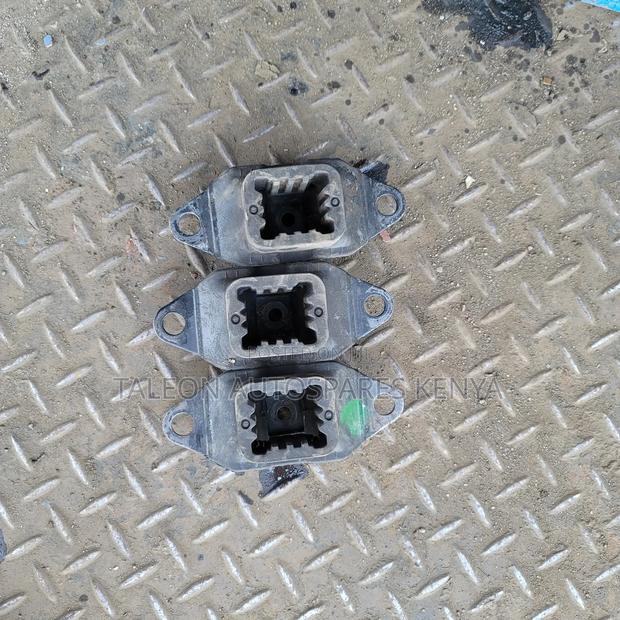 Nissan Note E12/March Gearbox Mountain