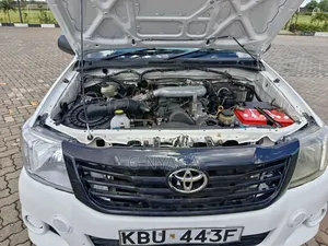 Toyota Hilux 2012 White