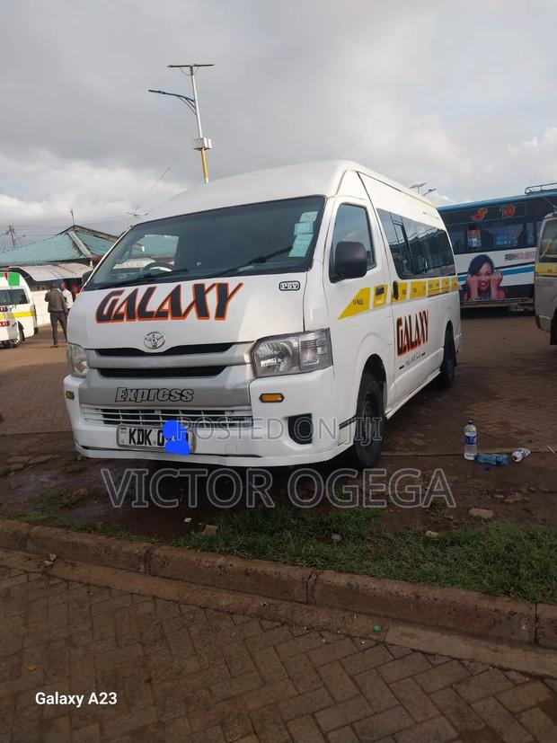 Toyota HiAce 2022 White
