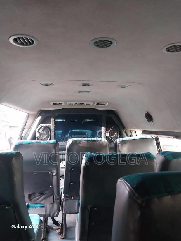 Toyota HiAce 2022 White - thumbnail 6