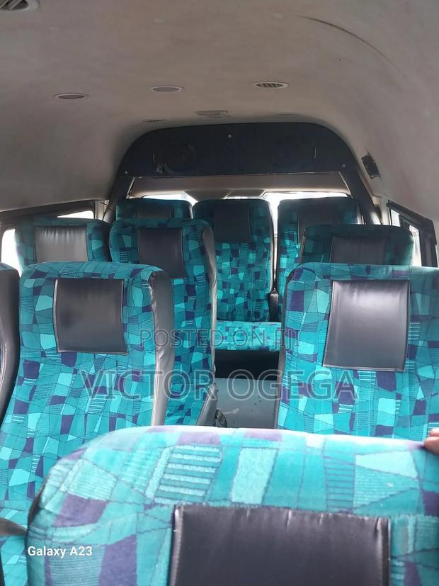 Toyota HiAce 2022 White - thumbnail 8