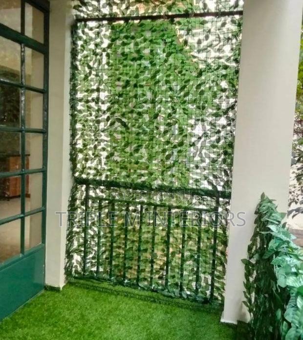 Privacy Perfected | Leafy Balcony Fence