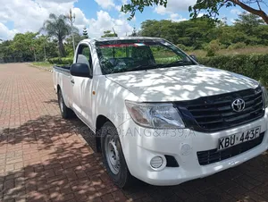 Toyota Hilux 2011 White