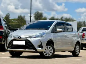 Toyota Vitz 1.3 FWD 5dr 2016 Silver