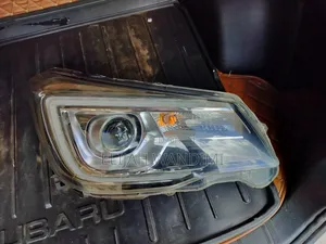 Subaru Forester (Sj) Right Side Headlight 8p 2014-2018 Xenon