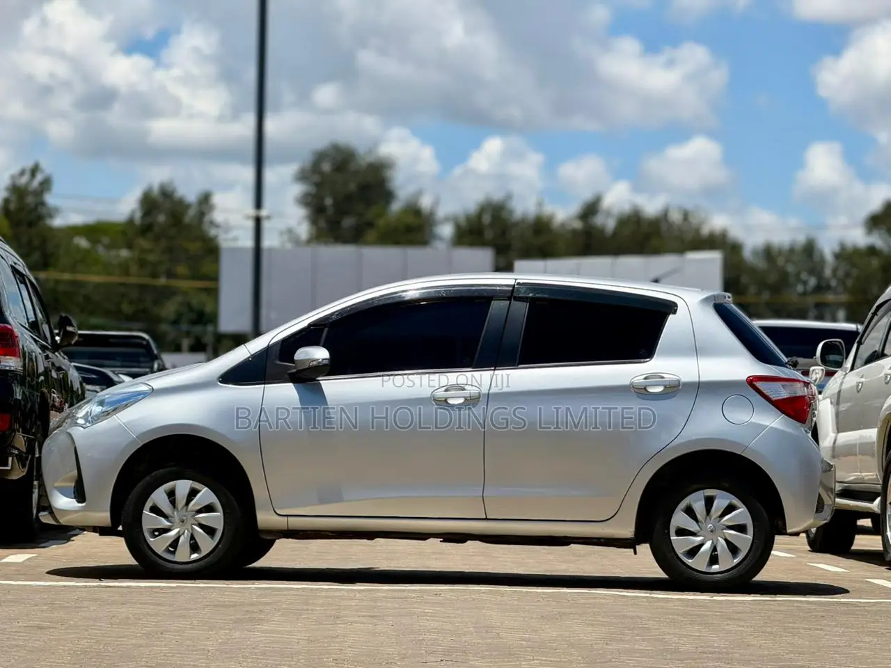 Toyota Vitz 1.3 FWD 5dr 2016 Silver