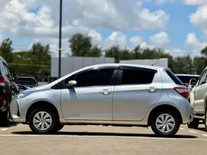 Toyota Vitz 1.3 FWD 5dr 2016 Silver