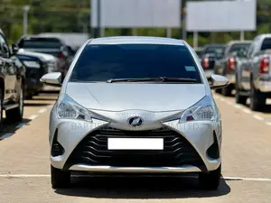 Toyota Vitz 1.3 FWD 5dr 2016 Silver