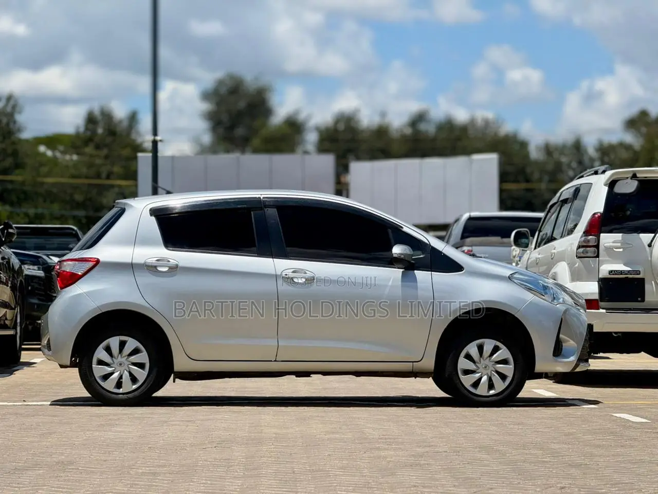 Toyota Vitz 1.3 FWD 5dr 2016 Silver
