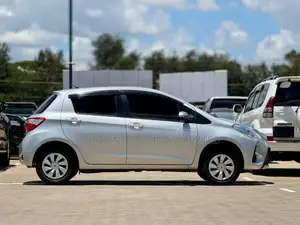 Toyota Vitz 1.3 FWD 5dr 2016 Silver
