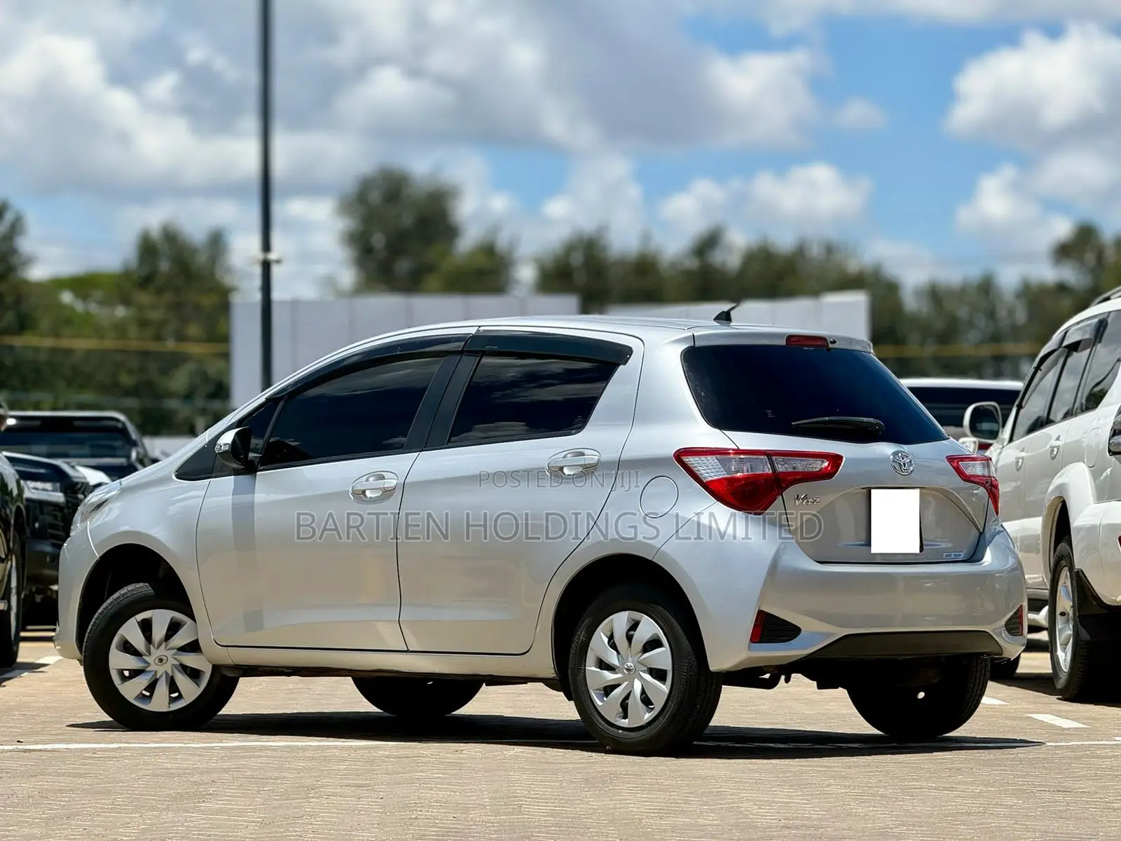 Toyota Vitz 1.3 FWD 5dr 2016 Silver
