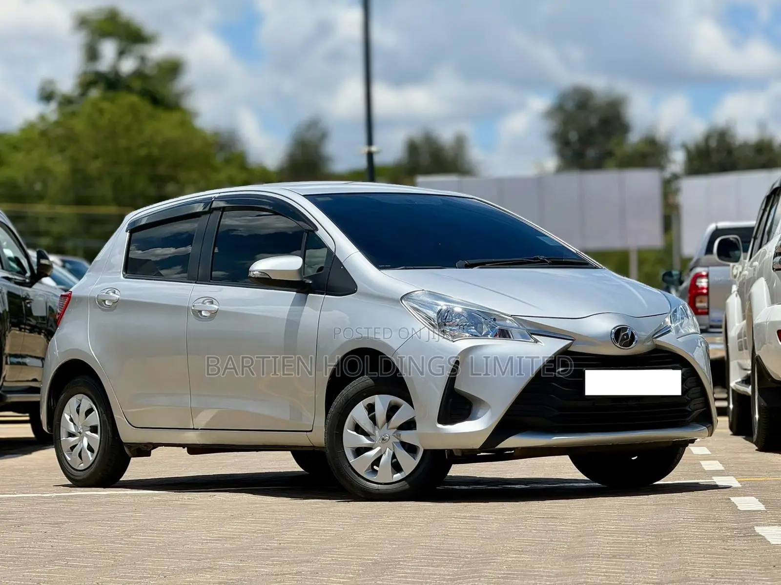 Toyota Vitz 1.3 FWD 5dr 2016 Silver