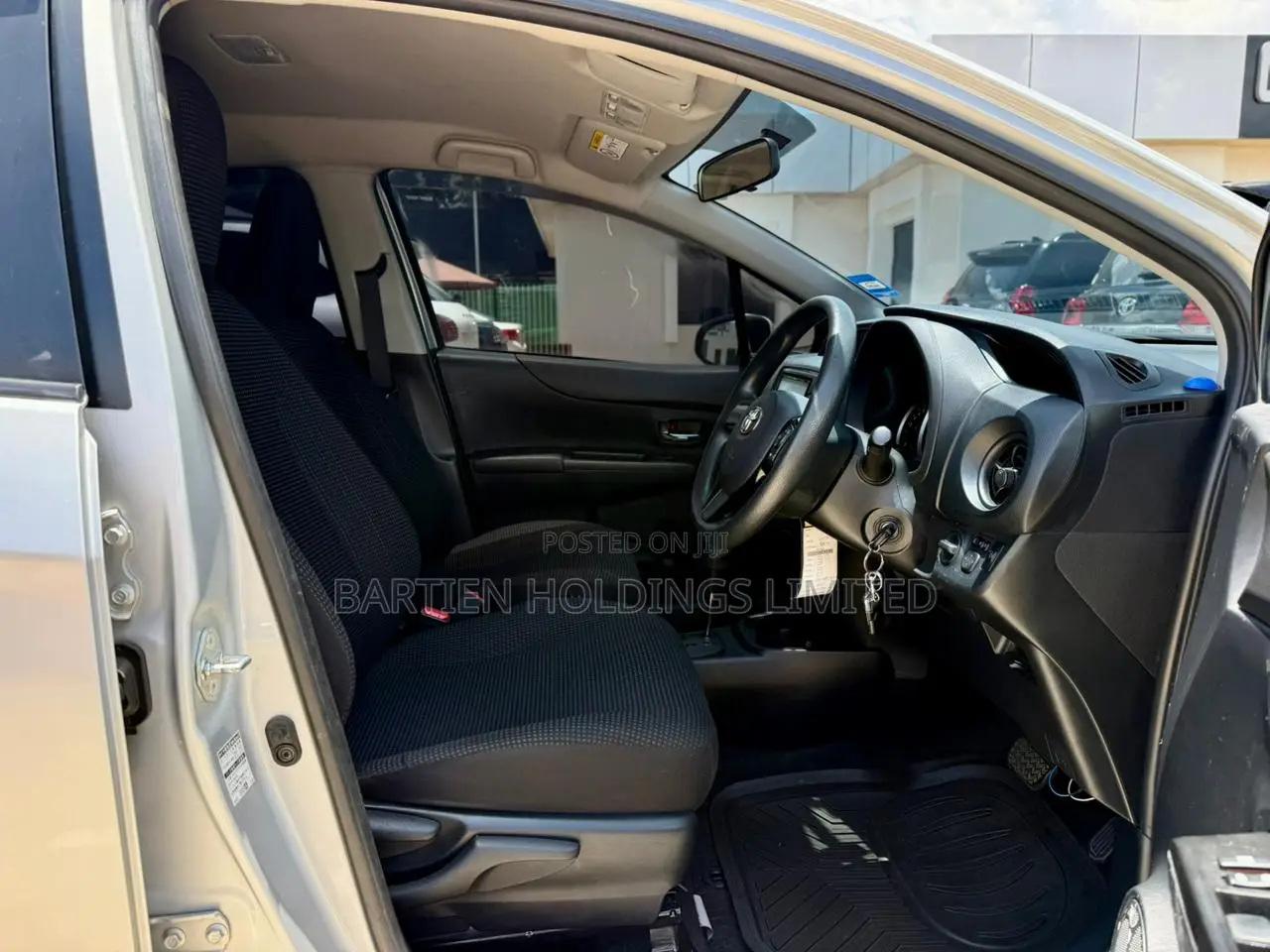 Toyota Vitz 1.3 FWD 5dr 2016 Silver