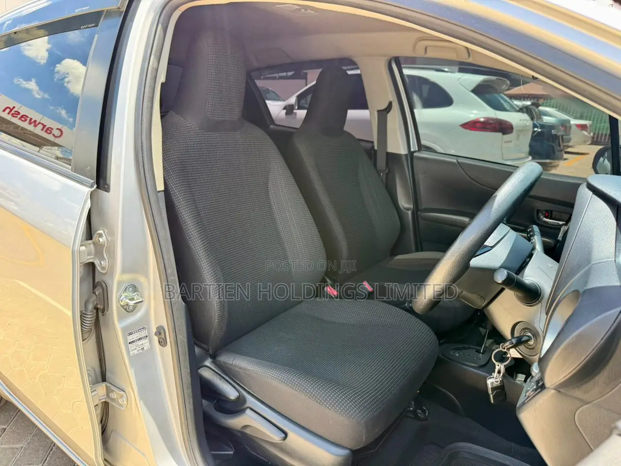 Toyota Vitz 1.3 FWD 5dr 2016 Silver