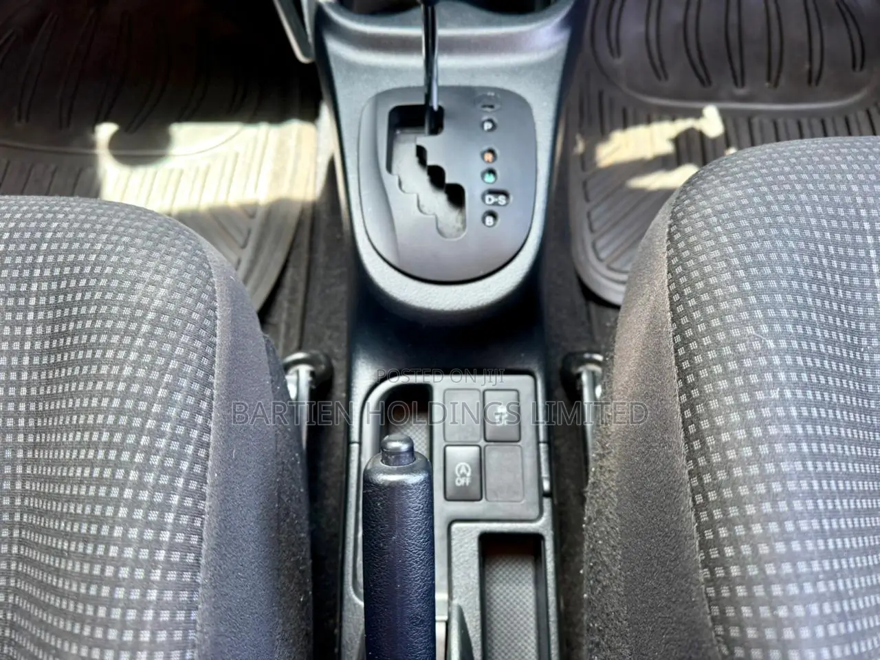 Toyota Vitz 1.3 FWD 5dr 2016 Silver