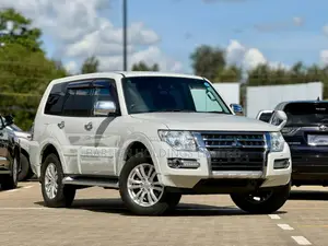 Mitsubishi Pajero 2019 White