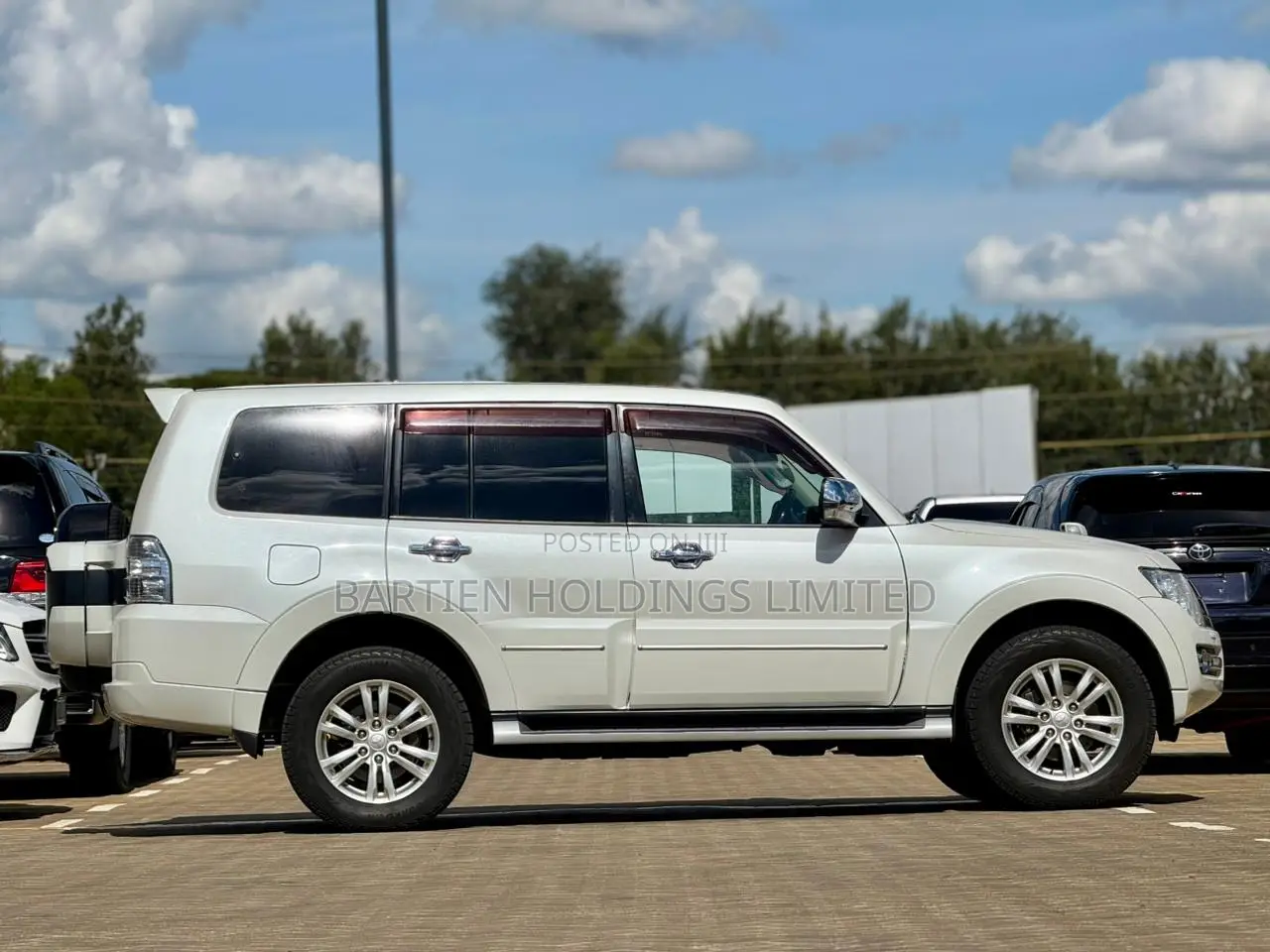 Mitsubishi Pajero 2019 White