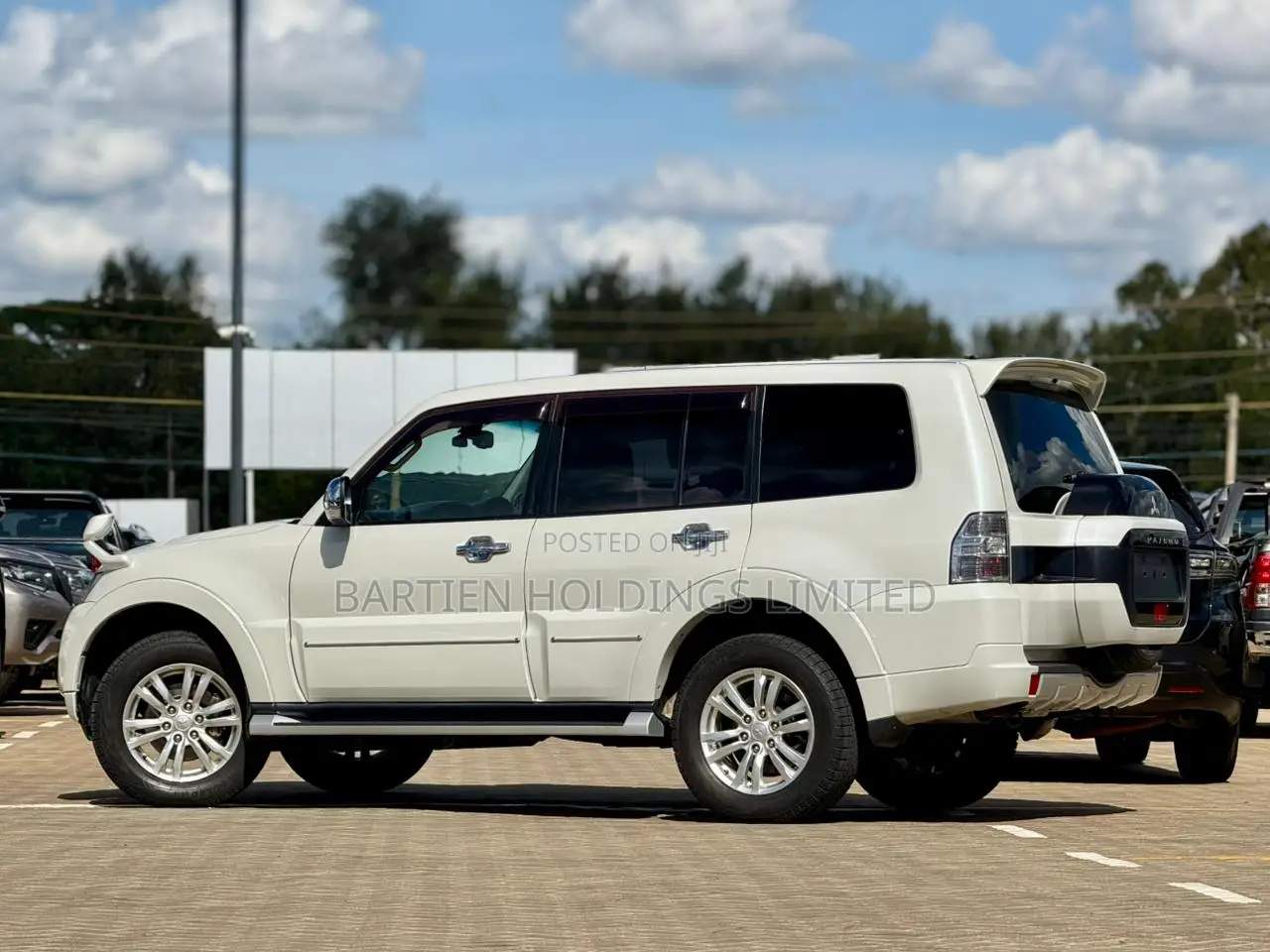 Mitsubishi Pajero 2019 White