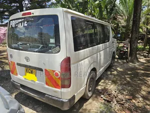 Toyota HiAce 2014 White