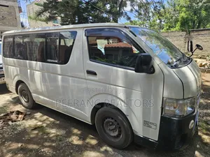 Toyota HiAce 2014 White