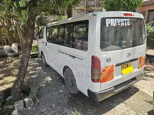 Toyota HiAce 2014 White