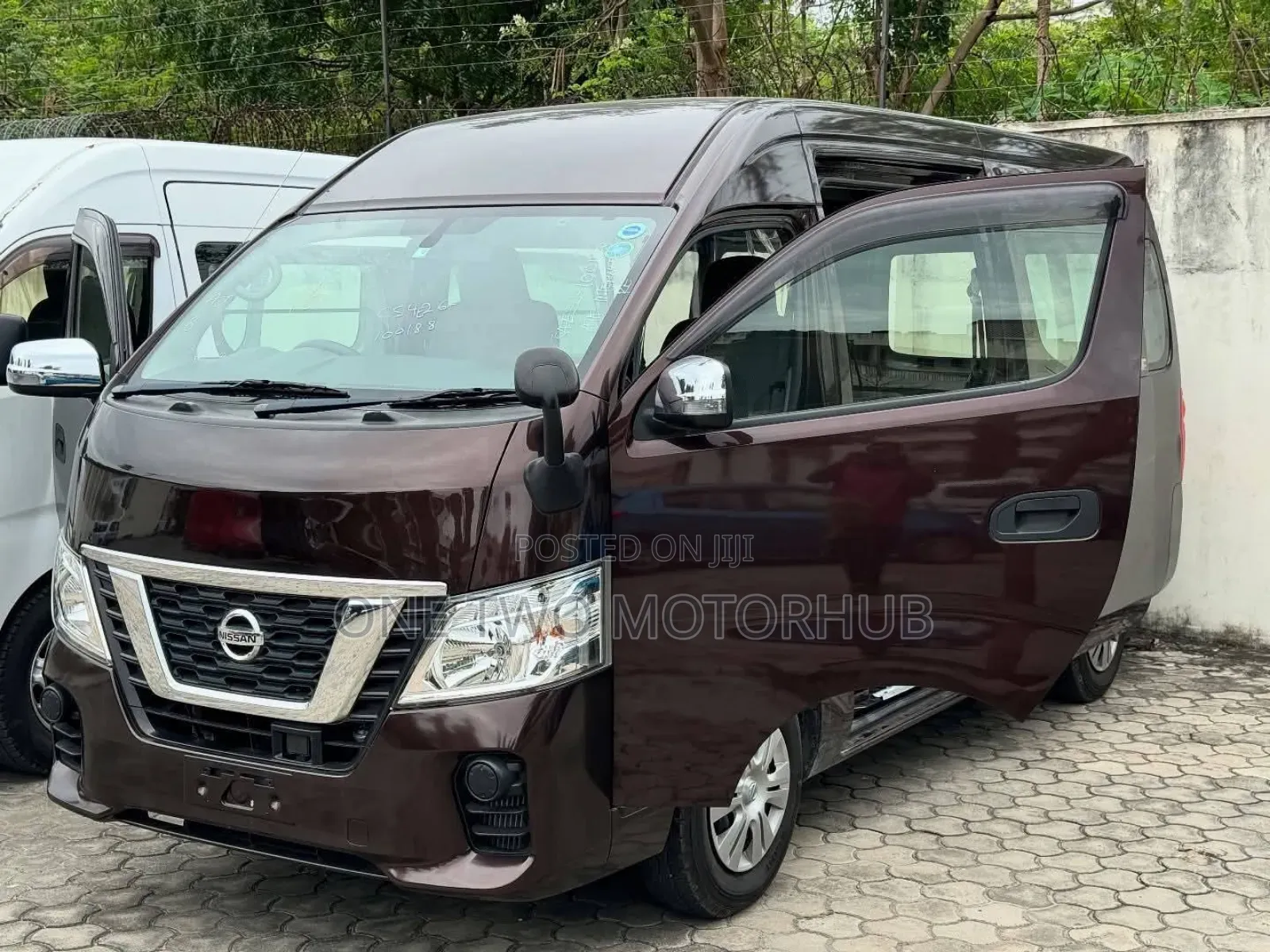 Nissan Caravan (Urvan) 2018 Brown