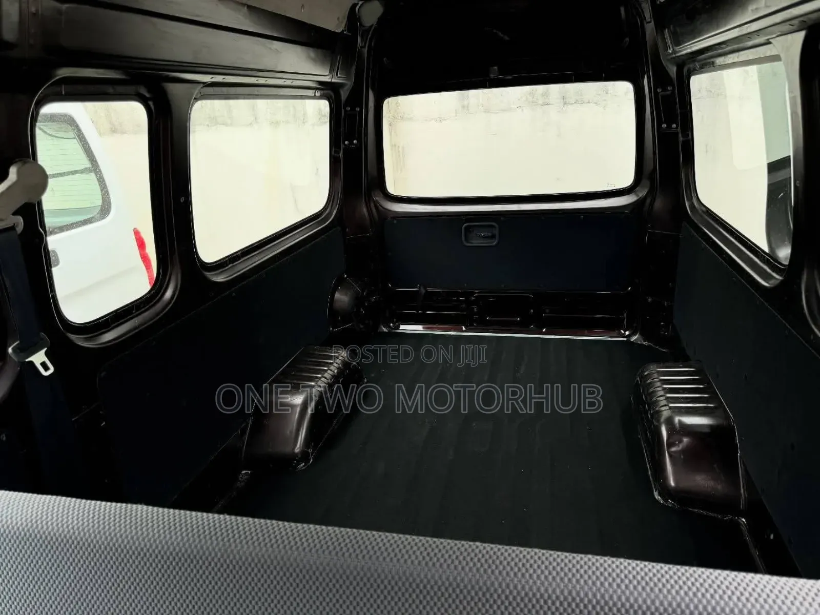 Nissan Caravan (Urvan) 2018 Brown
