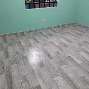 Grey Wood-Effect Vinyl Sheet Flooring
