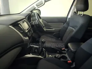 Mitsubishi L200 2019 Silver